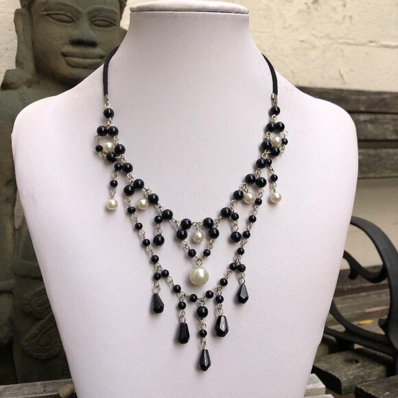 Black & white bead necklace - Picture 1 of 5
